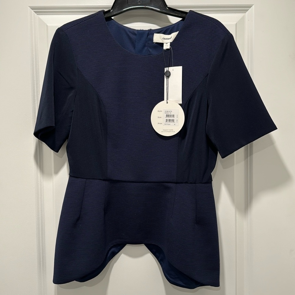 Navy blue short sleeve top w/ zipper up the back. Materials ribbed and stretchy.